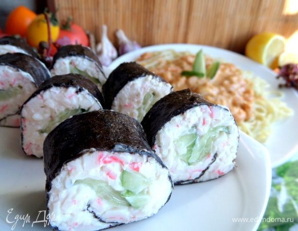 Нарезать на роллы.