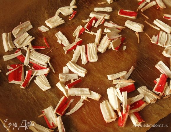 Чуть присушиваем при 180°С. В исходном рецепте — микроволны 600 ВТ 1,5 минуты. За счет этой операции палочки теряют воду, становятся более ароматными.