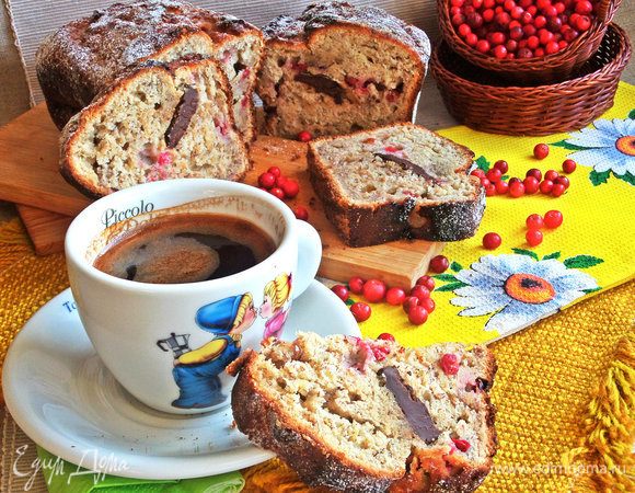 Выпечка пушистая и нежная, поэтому такие толстенькие кусочки нарезаны.