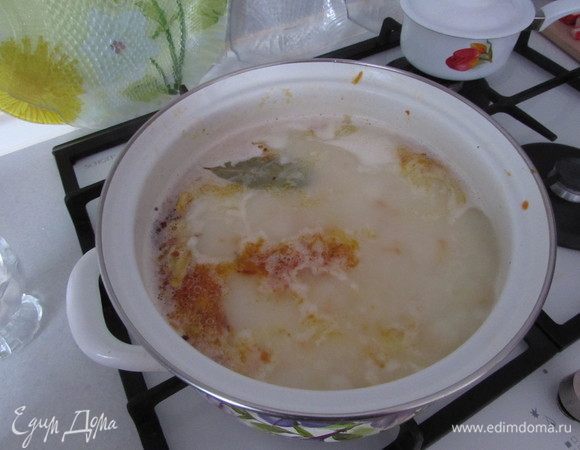 Также перед выключением положить в кастрюлю лавровый лист.