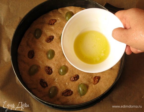 Смешиваем две ложки масла и воду
