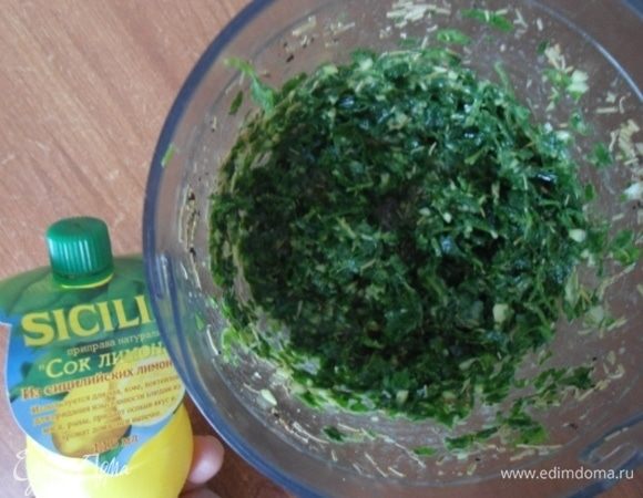 Получилась вот такая зеленая паста.