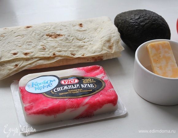 Сыр твердый не обязательно мраморный, как на фото. Используйте тот, которому отдаете предпочтение. Авокадо крупный, использовала чуть меньше половины (мякоти вышло 60 г).