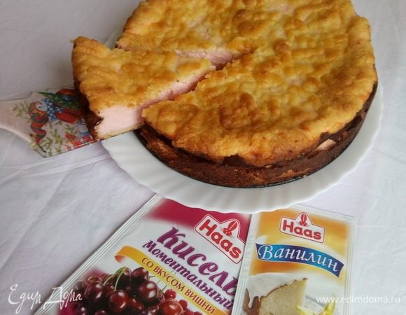 Готовый пирог полностью остудить и желательно поставить на ночь в холодильник, так будет еще вкуснее.