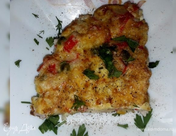 Достать из духовки, разрезать на порции и подавать. Яркая приятная, вкусная запеканка.