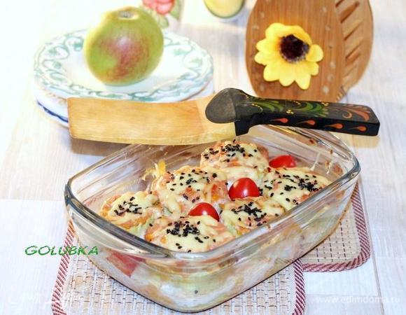 Если кабачки готовы, снимаем фольгу, посыпаем кабачки тертым сыром, черным обжаренным кунжутом и отправляем на 1-2 минуты в печь до расплавления сыра.