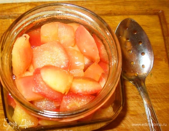 Через два дня не удержался и попробовал. Получились нежные ароматные дольки с легким терпким привкусом. Сироп для варенья жидковат, но им можно подсластить кефир или ряженку, или добавить в чай. Буде очень вкусно.