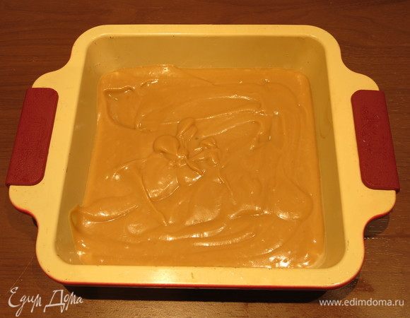 Переливаем в форму, накрываем пленкой и ставим на 2 часа в  морозильник.