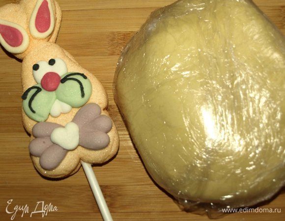 Заворачиваем в пищевую пленку и отправляем в холодильник на 1 час.