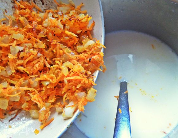 Отправить зажарку со сковороды.