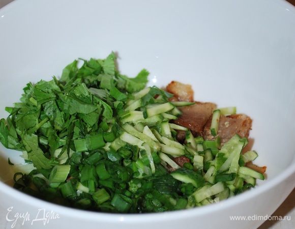 Добавляем зелень.