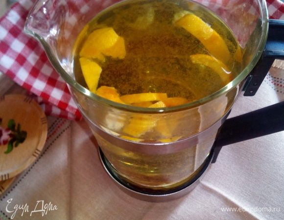 Добавить куркуму (на кончике чайной ложечки), хорошо перемешать и оставить настояться еще 5 минут.