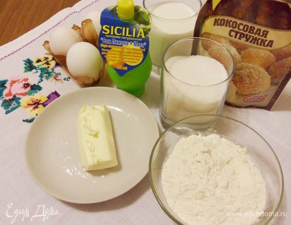 Простые и доступные продукты для приготовления лимонно-мятного пирожного.