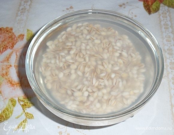 Перловка через 15 минут. Воду сливаем.