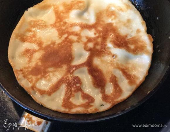 Печем на средне-сильном огне.