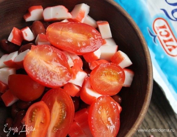 Затем помидоры.