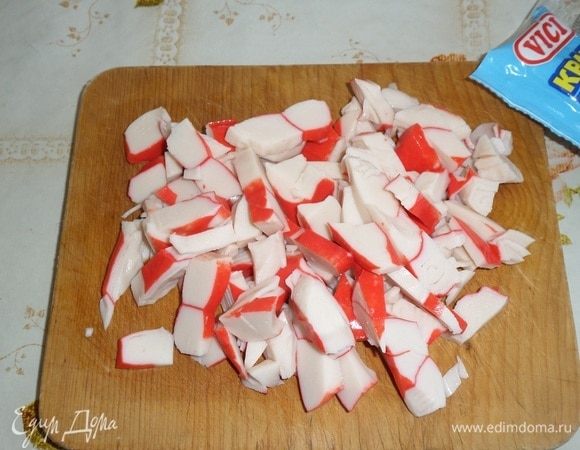 Нарезаем крабовое мясо ТМ VICI.