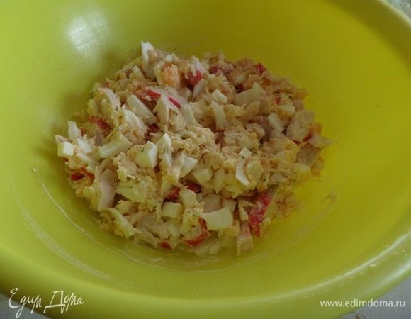 Хорошо перемешиваем. Начинка готова.