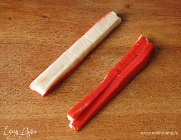 Палочки разрезаем вдоль на 4 части.