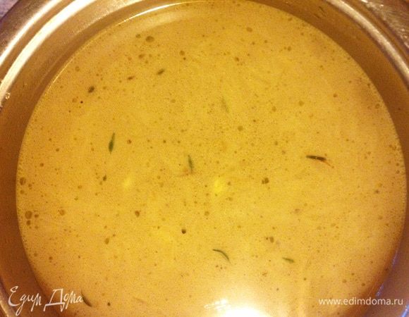 Волшебный цвет! А запах — насыщенный, теплый, уютный, заполняет весь дом. 
Пока супчик тихонько побулькивает...