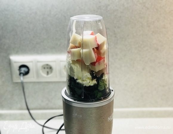 Все ингредиенты для соуса добавлены, приступаем к измельчению. Мне понадобилось не более 30 секунд.