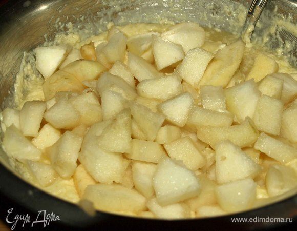 Нарезать кубиками (или как вам нравится) и соединить с масляной смесью.