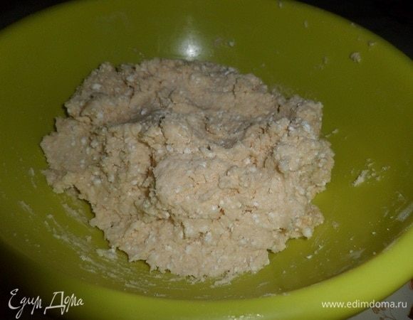 Замешиваем тесто.