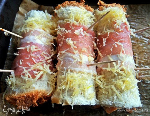 Присыпать сверху сыром.