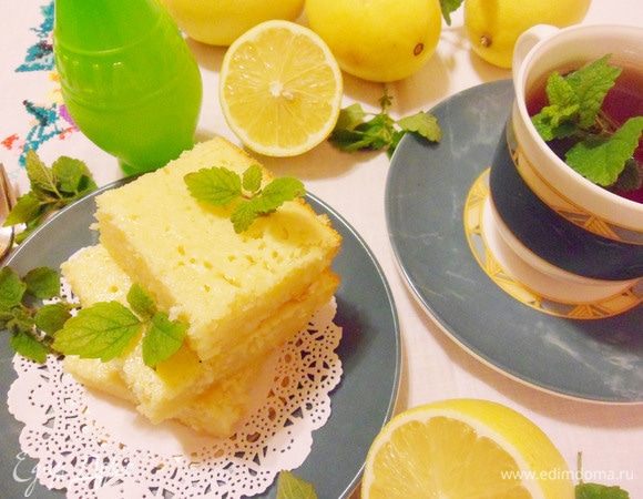 Лимонно-мятное пирожное подавать в холодном виде с молоком или чаем. Приятного аппетита! Угощайтесь!