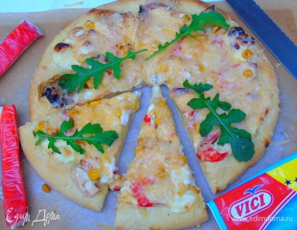 Разрезаем и сразу же подаем, с пылу с жару. Приятного аппетита!