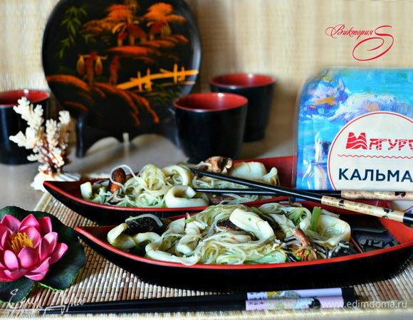 Наше вьетнамское блюдо готово! Подавайте его теплым вместе с соевым соусом. По желанию, можно сверху посыпать семенами кунжута. Приятного вам аппетита! Chúc ngon miệng!