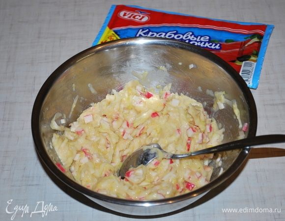 Солим по вкусу и перемешиваем.