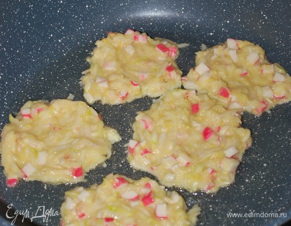 Жарим на разогретой сковороде.