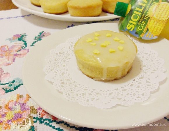 По желанию можно посыпать лимонной цедрой, миндальными лепестками, сахарными шариками  и т.д.