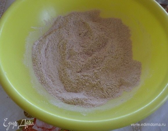 Хорошо перемешиваем с помощью вилки.