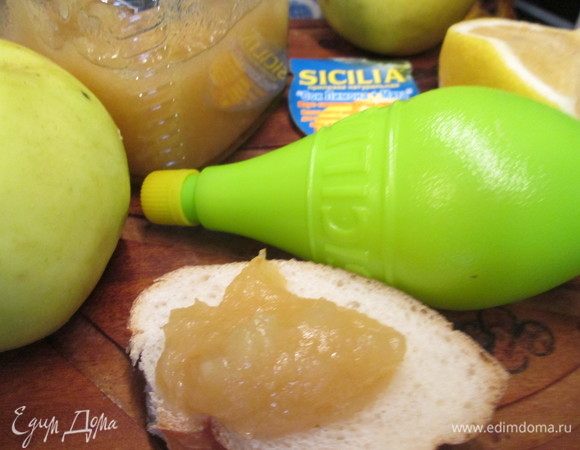 А теперь пробуем наше пюре на вкус, намазываем на хлеб и наслаждаемся вкусом детства!