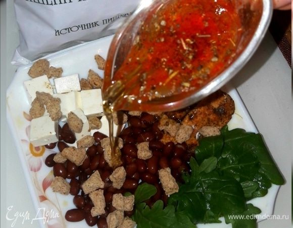 Из специй в моей заправке: паприка, прованские травы,черный перец.