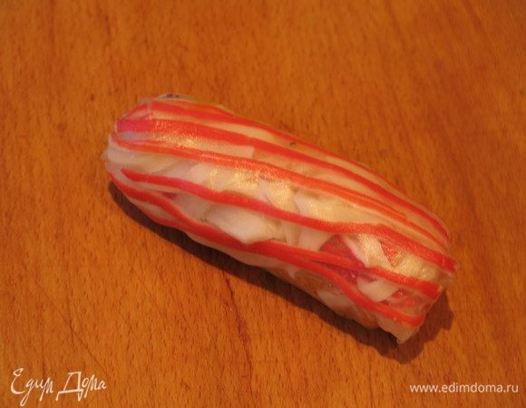 Закручиваем суши полосатики.