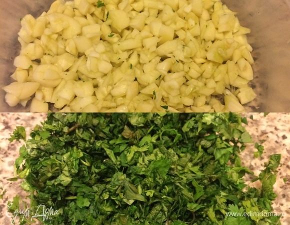 Зелень и чеснок хорошо вымыть и крупно нарезать.