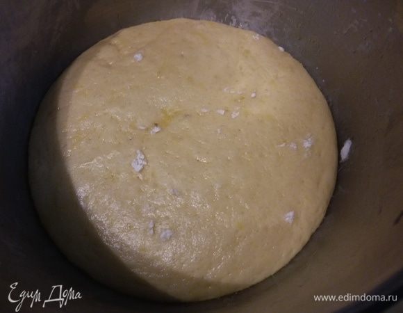 Тесто подошло, увеличилось в три раза. 