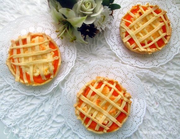 Корзиночки с тыквой и творогом подавать чуть теплыми к чаю, приятного аппетита!
