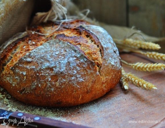 Картофель растолочь с маслом. В дежу положить закваску, смешать ее с квасом (начать со 100 мл). Добавить пшеничную муку, дрожжи, солод и соль, перемешать и добавить картофель и тмин. Если тесто сухое и не включает в себя всю муку, то добавить кваса.