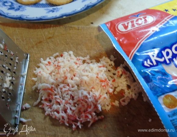 Крабовые палочки Vici трем на терке.