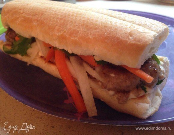 Сверху накрыть половинками багета.