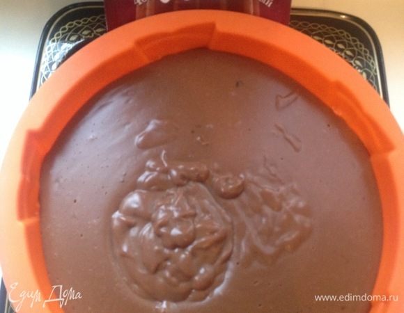 Слегка охладить, залить в силиконовую форму и поставить в холодильник до застывания (лучше на ночь). Я утром приготовила, а вечером кушали.