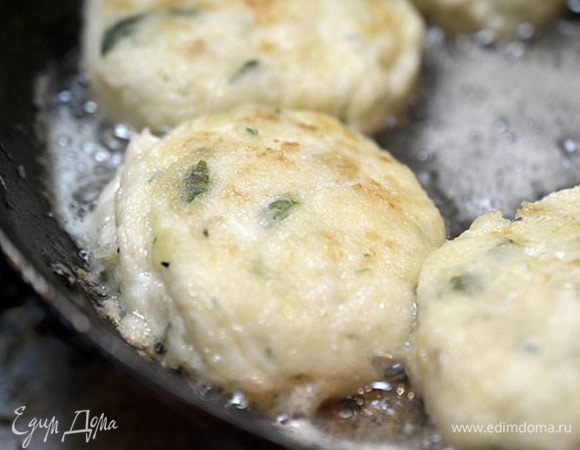 Обжарить с добавлением масла.