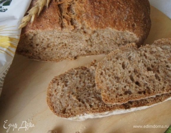 Мякиш влажный, не крокхий, пористый. Очень ароматный, пахнет настоящим хлебом. 