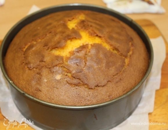 Выпекать при 170-180°C, в форме 20 см около 50 минут, проверяя готовность деревянной шпажкой.