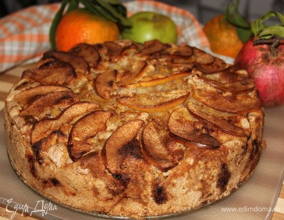 Наша румяная и ароматная шарлотка готова!
Buon appetito!
Приятного аппетита!