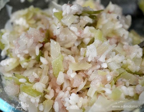 Посолить, поперчить, перемешать.